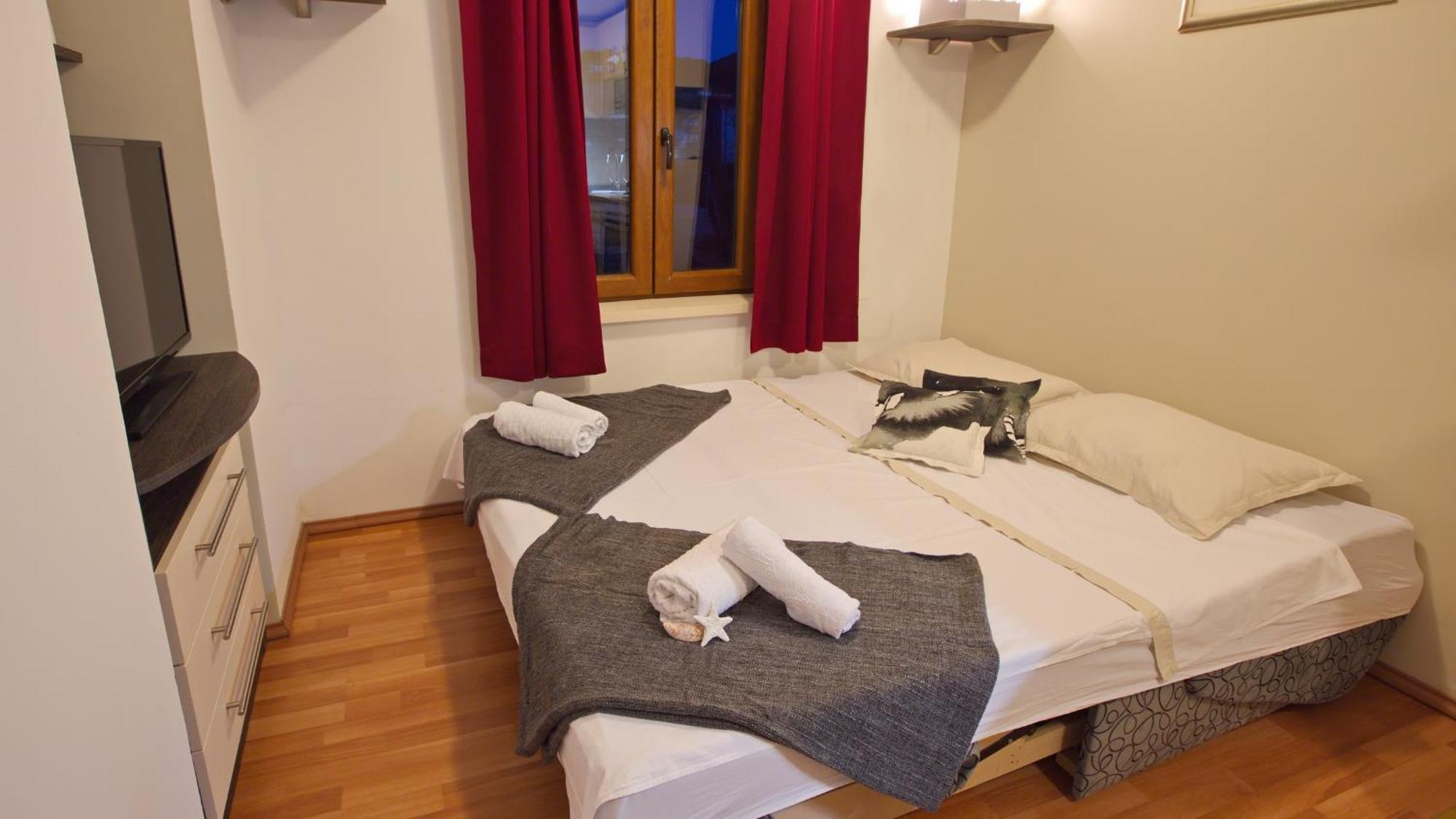 Apartments With A Parking Space Jelsa, Hvar - 8713 Jelsa  Room photo