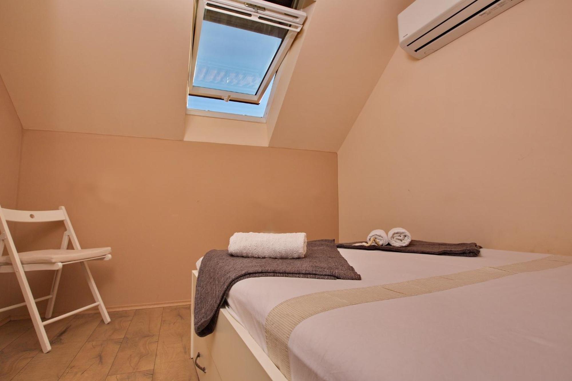 Apartments With A Parking Space Jelsa, Hvar - 8713 Jelsa  Room photo